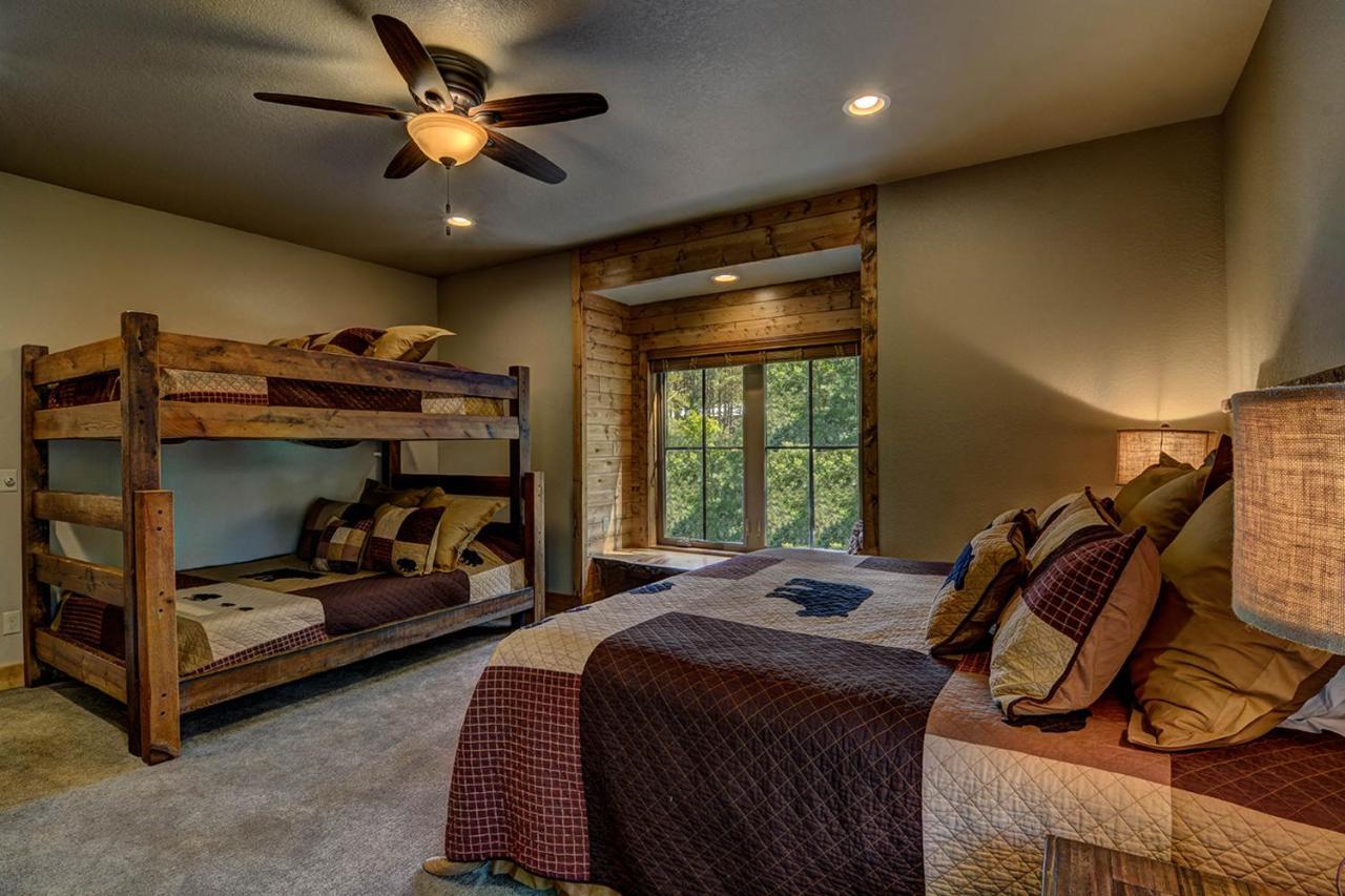 Whispering Pines Lodge: 9 Bedroom 伊格尔里弗 外观 照片