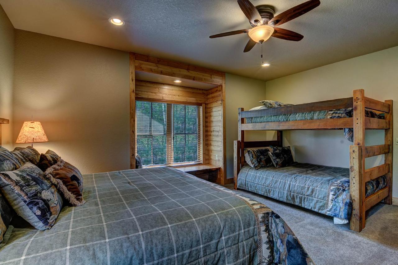 Whispering Pines Lodge: 9 Bedroom 伊格尔里弗 外观 照片