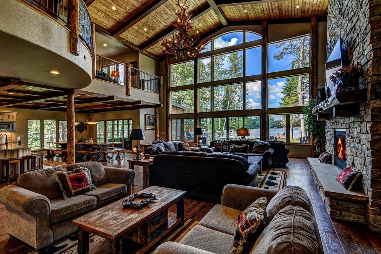 Whispering Pines Lodge: 9 Bedroom 伊格尔里弗 外观 照片