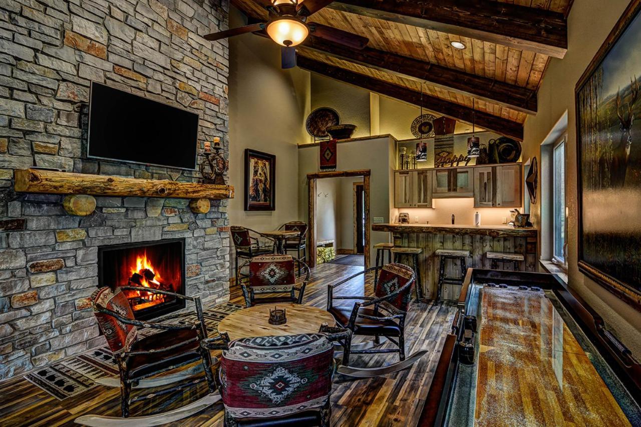 Whispering Pines Lodge: 9 Bedroom 伊格尔里弗 外观 照片
